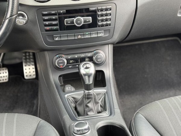 Mercedes-Benz B 180 Xenon Navi PanoD. Teilleder SHZ