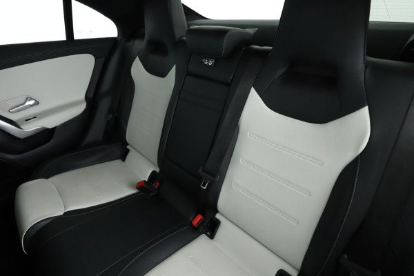 Mercedes-Benz CLA 200 d AMG Line 8G-DCT