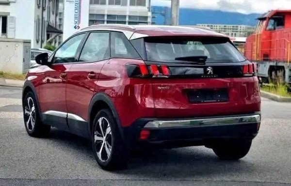PEUGEOT 3008 1.5 BlueHDi Active EAT